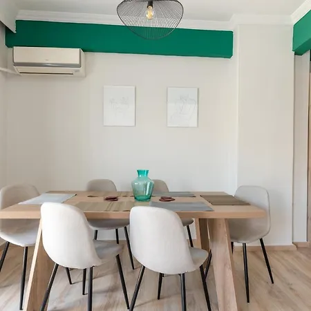 Cozy Next To Center *