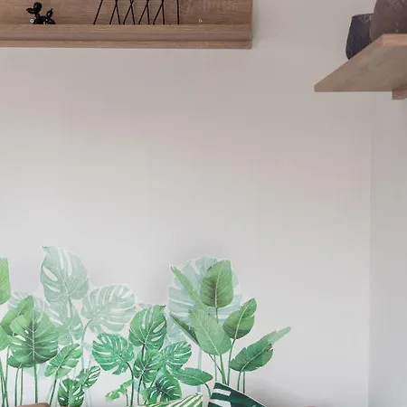 Cozy Next To Center *