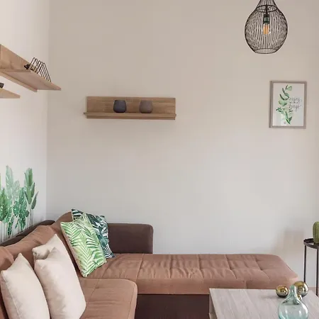 90 M2, 2 Yatak Odalı, 1 Banyolu , Vadaris-dikastiria Bölgesi Bölgesinde Daire Selanik