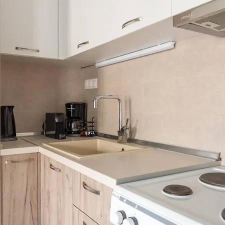 90 M2, 2 Yatak Odalı, 1 Banyolu , Vadaris-dikastiria Bölgesi Bölgesinde * Selanik