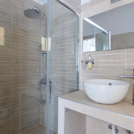 90 M2, 2 Yatak Odalı, 1 Banyolu , Vadaris-dikastiria Bölgesi Bölgesinde Daire *